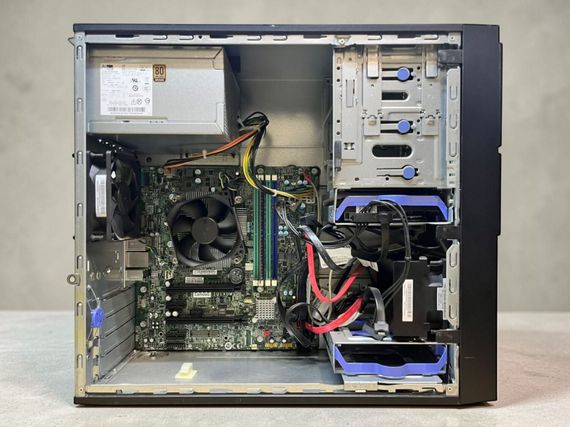 Комп'ютер Lenovo ThinkServer TS150 Tower / Intel Xeon E3-1225 v5 (4 ядра по 3.3 - 3.7 GHz) / 4 GB DDR4 / 500 GB HDD / Intel HD Graphics P530 б/в | Зображення 1