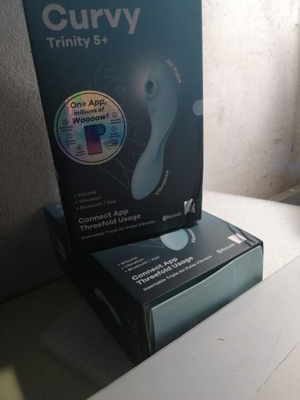 Вакуумний смарт-стимулятор із вібрацією Satisfyer Curvy Trinity 5 (Blue)  (м'ята упаковка!!!) | Зображення 1