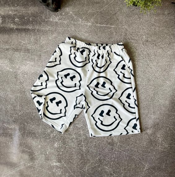 Білі чоловічі трикотажні зручні шорти з трендовим дизайном