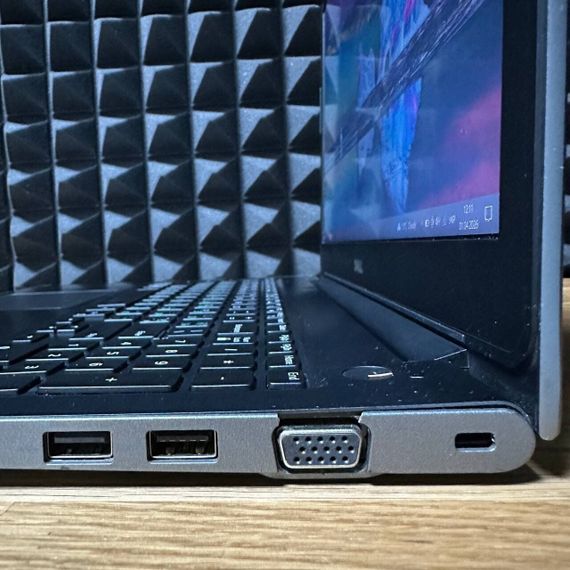 Ноутбук Б-класс Dell Vostro 5568 / 15.6" (1920x1080) IPS / Intel Core i5-7200U (2 (4) ядра по 2.5 - 3.1 GHz) / 8 GB DDR4 / 256 GB SSD / Intel HD Graphics 620 / WebCam б/у | Зображення 7