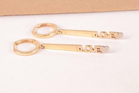 Серьги из желтого золота LOVE | Зображення 2