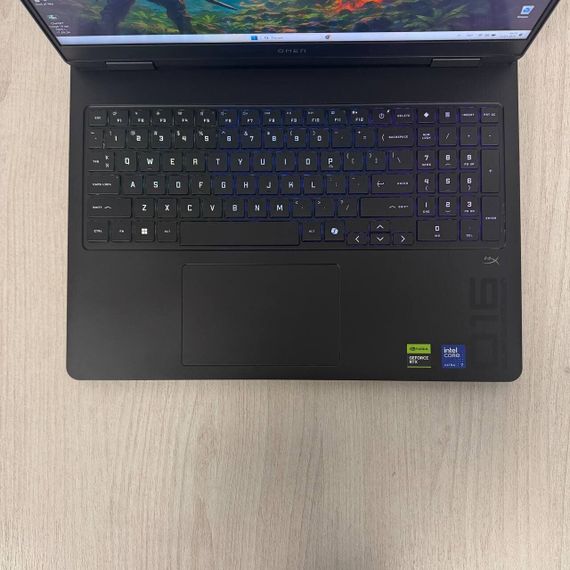 Ігровий ноутбук HP Omen 16 Slim 16-an0001nr / 16" (2560x1600) IPS / Intel Core Ultra 7 255H (16 (22) ядер по 2.0 - 5.1 GHz) / 16 GB DDR5 / 512 GB SSD / nVidia GeForce RTX 5060, 8 GB GDDR7, 128-bit / WebCam б/в | Зображення 2