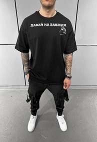 Футболка з мерчем