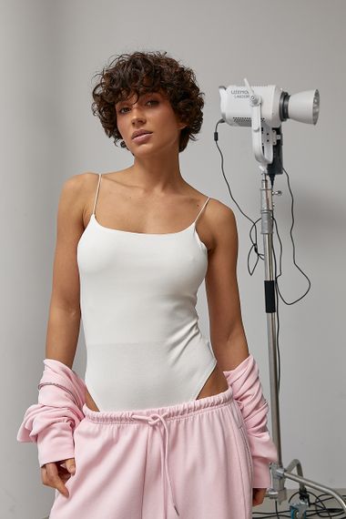 Жіноче трикотажне боді на бретелях - молочний цвет, ONE SIZE (є розміри) | Зображення 4