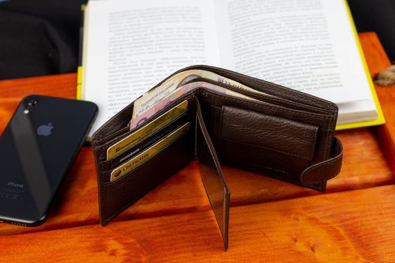 Коричневое мужское портмоне из натуральной кожи с фиксацией ST Leather ST103 | Зображення 8