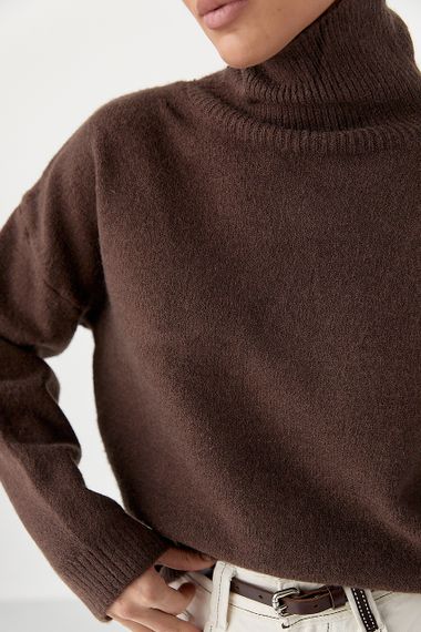 Теплий вільний гольф з розрізами внизу - коричневий цвет, ONE SIZE (є розміри) | Зображення 3