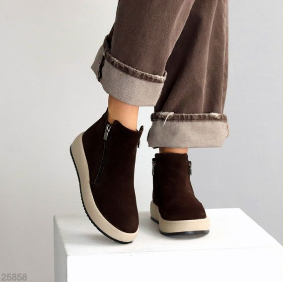 Лаконічні замшеві зимові черевики на дві блискавки колір Шоколад | Зображення 3