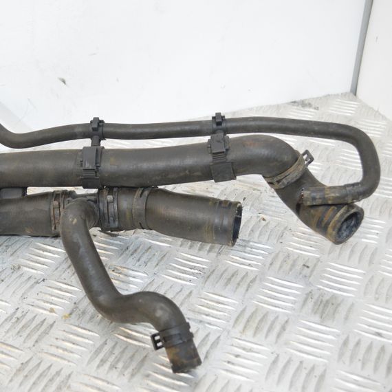 Патрубок системи охолодження 1.6 FSI Volkswagen Golf V 2003-2009 Шланги провод води Фольксваген Гольф 5 1K0121049R | Зображення 3