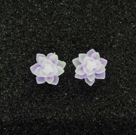 Чарівні дитячі сережки кліпси для дівчаток Liresmina Jewelry "Лілія" у фіолетово-білому кольорі 1 см