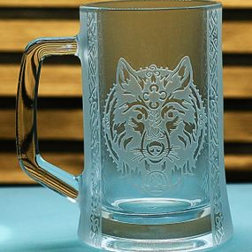 Пивной бокал 670 мл Руни Волк с гравировкой, подарок для фаната скандинавского стиля