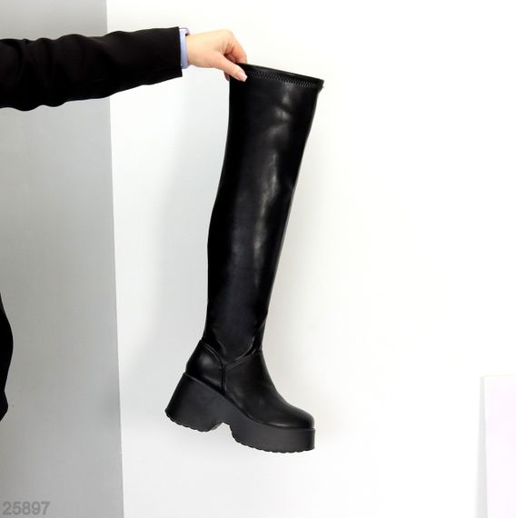 Эффектные легкие черные ботфорты стрейч еврозима на платформе | Зображення 5