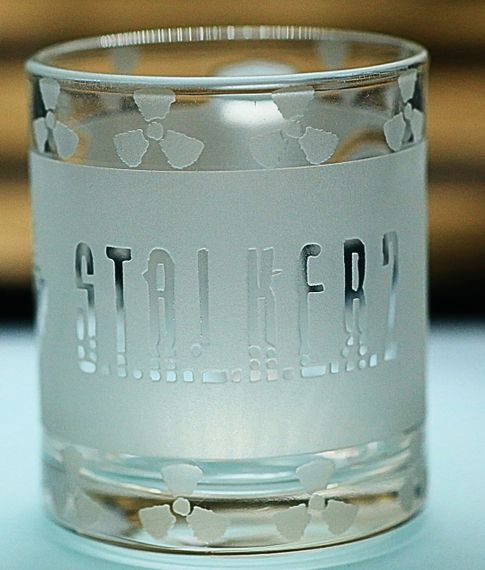 Стеклянная чашка 320 мл S T A L K E R 2 с гравировкой игровая кружка подарок фанату Зоны СТАЛКЕР матовая | Зображення 3
