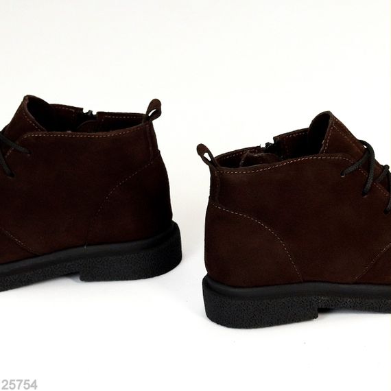 Дизайнерские шоколадные замшевые зимние ботинки с глянцевой вставкой | Зображення 3