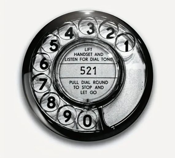 Брошь молодежная на одежду Ретро телефон круглый