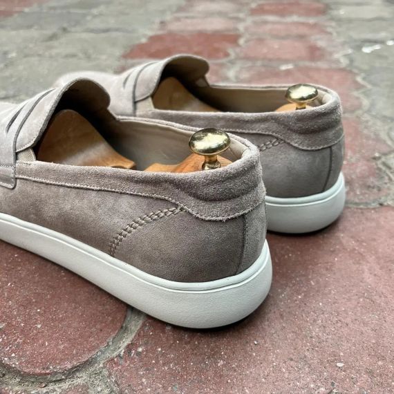 Чоловічі замшеві лофери бежевого кольору 44 розміру | Зображення 2