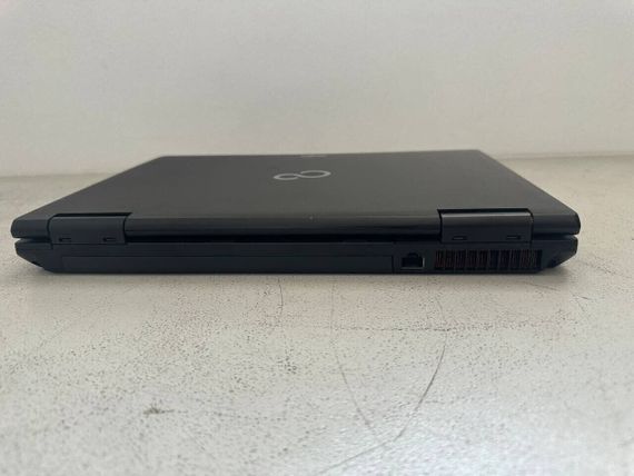 Ноутбук Fujitsu LifeBook S752 / 14" (1366x768) TN / Intel Core i5-3340M (2 (4) ядра по 2.7 - 3.4 GHz) / 8 GB DDR3 / 120 GB SSD / Intel HD Graphics 4000 / WebCam / VGA б/у + Подарок Умная интерактивная зубная щетка Colgate Connect M1 / Bluetooth | Зображення 5