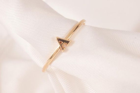 Женское золотое кольцо с буквой 20 | Зображення 5