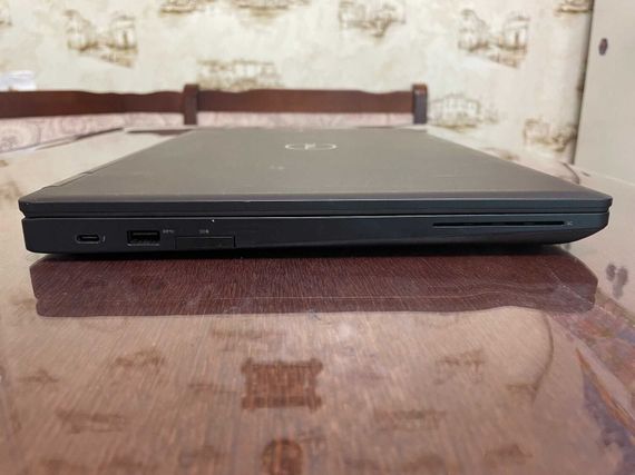 Мобильная рабочая станция Dell Precision 3530 / 15.6" (1920x1080) IPS / Intel Core i7-8750H (6 (12) ядер по 2.2 - 4.1 GHz) / 16 GB DDR4 / 256 GB SSD / nVidia Quadro P600, 4 GB GDDR5, 128-bit / WebCam б/у | Зображення 4
