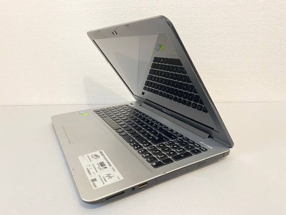 Ноутбук Б-класс Asus R556U / 15.6" (1366x768) TN / Intel Core i5-6200U (2 (4) ядра по 2.3 - 2.8 GHz) / 12 GB DDR3 / 128 GB SSD M.2 / nVidia GeForce 920M, 2 GB DDR3, 64-bit / WebCam / DVD-ROM б/у | Зображення 6