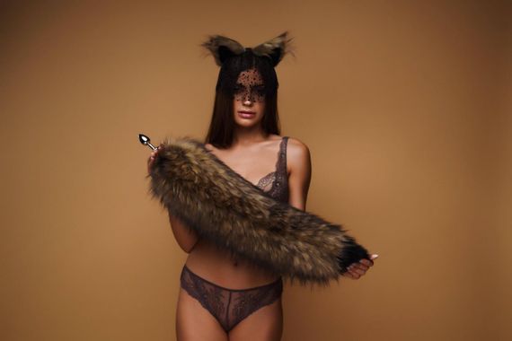 Анальний хутряний пухнастий хвіст без пробки, Коричневий з чорним кінчиком, OKOVA 60 см. Sex Aura | Зображення 4