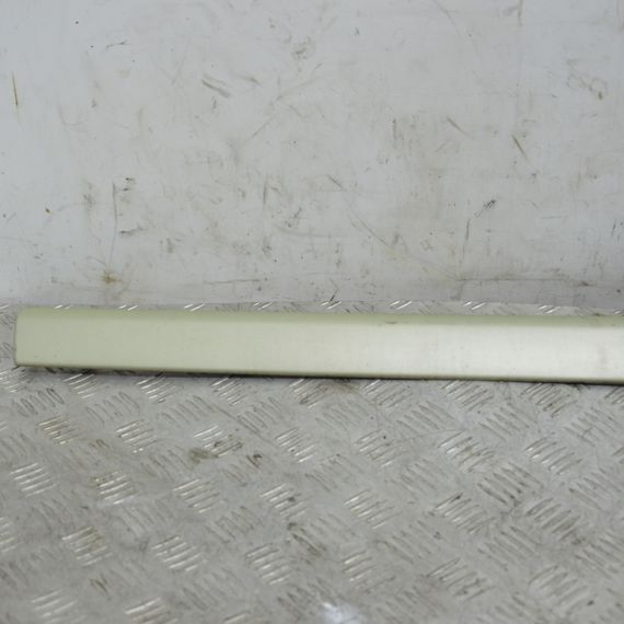 Накладка дверей передньої правої Renault Laguna II 2000-2007 Накладка дверей передня права Рено 8200036021 | Зображення 1