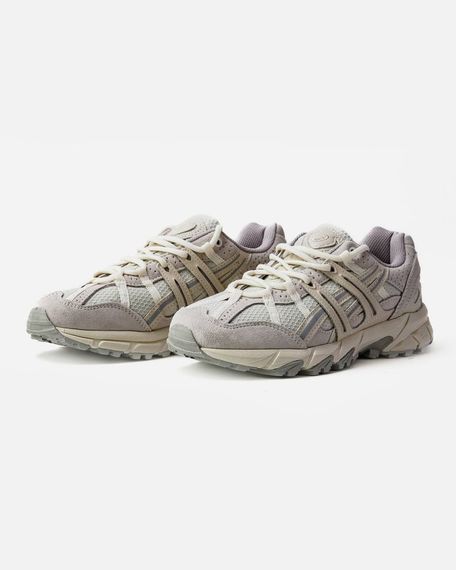 Демісезонні кросівки Asics колір бежевий