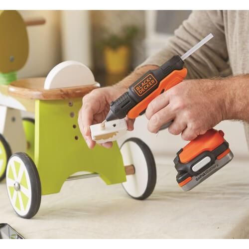 Пистолет клеевой аккумуляторный BLACK+DECKER BDCGG12N | Зображення 3