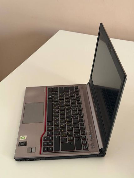 Ноутбук Б-класс Fujitsu LifeBook E734 / 13.3" (1920x1080) TN / Intel Core i5-4210M (2 (4) ядра по 2.6 - 3.2 GHz) / 8 GB DDR3 / 128 GB SSD / Intel HD Graphics 4600 / WebCam / Windows 10 б/у | Зображення 3