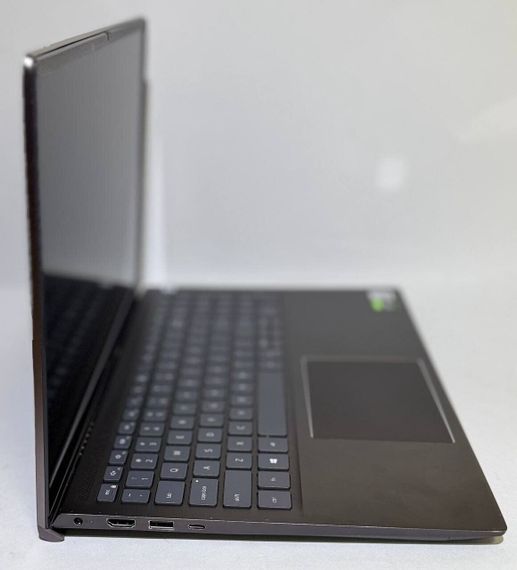Ігровий ультрабук Dell Vostro 7500 / 15.6" (1920x1080) IPS / Intel Core i7-10750H (6 (12) ядер по 2.6 - 5.0 GHz) / 16 GB DDR4 / 256 GB SSD / nVidia GeForce GTX 1650, 4 GB GDDR6, 128-bit / WebCam б/в | Зображення 5