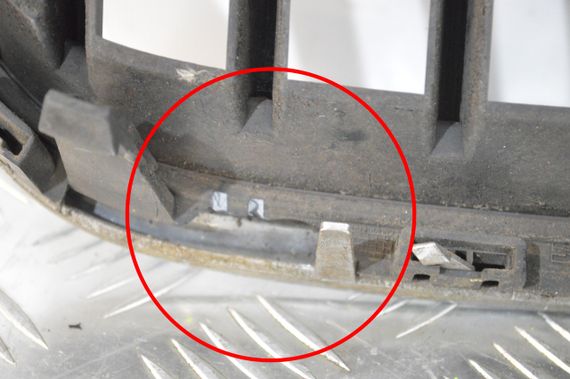 Решітка радіатора Seat Toledo III 2004-2009 Решітка переднього бампера Сеат Толедо 3 5P0853679A | Зображення 5