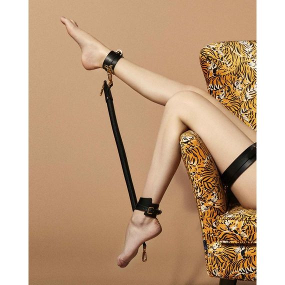 Распорка итальянская кожа UPKO Spreader Bar, черная Sex Aura