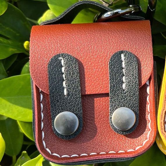 Кожаный футляр Briefcase для наушников AirPods 1/2 Brown / Black | Зображення 1
