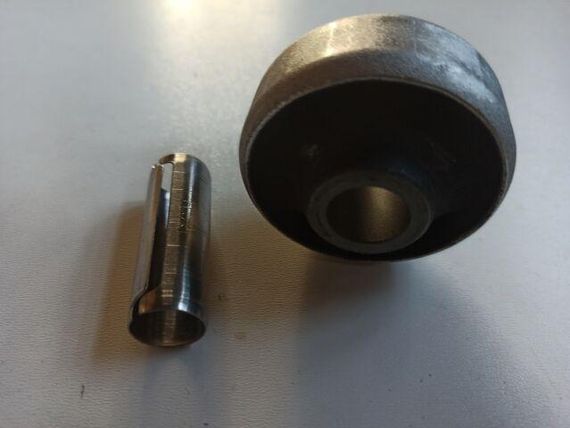 Сайлентблок переднього важеля (задній) VAG, Lemforder (25352 01) (357407181) | Зображення 2