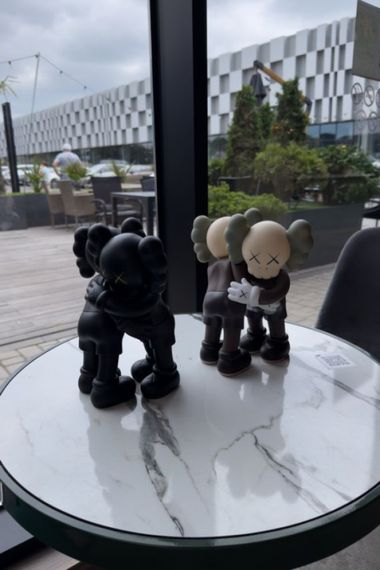 Статуетка Kaws Together колекційна фігурка для інтер'єру 30 см чорний kw018 | Зображення 2