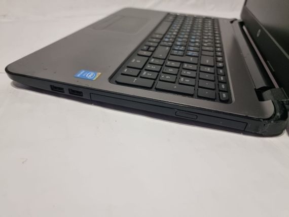 Ноутбук Б-класс HP 250 G3 / 15.6" (1366x768) TN / Intel Pentium N3540 (4 ядра по 2.16 - 2.66 GHz) / 8 GB DDR3 / 500 GB HDD / Intel HD Graphics / WebCam / DVD-RW / Без АКБ б/у | Зображення 4