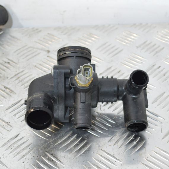 Корпус термостата 2.0 / 2.2 / 2.4 / 3.2 TDCI Ford Tourneo Transit 2006-2025 Корпус термостата Форд Турнео Транзит BK2Q8A586AB