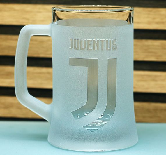 Пивной бокал 670 мл ФК Juventus Ювентус с гравировкой подарок для фаната футбольная кружка