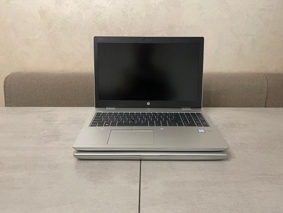 Ноутбук Б-клас HP ProBook 450 G5 / 15.6" (1920x1080) TN / Intel Core i5-8250U (4 (8) ядра по 1.6 - 3.4 GHz) / 8 GB DDR4 / 256 GB SSD M.2 / Intel UHD Graphics 620 / WebCam / DVD-ROM б/в + Подарунок Дротова миша / USB | Зображення 2