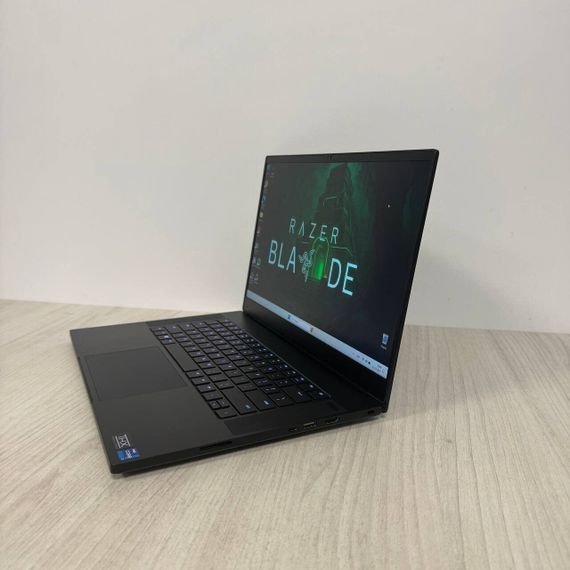 Ігровий ноутбук Razer Blade 15 RZ09-0409 / 15,6" (1920x1080) IPS / Intel Core i7-11800H (8 (16) ядер по 2,3 - 4,6 ГГц) / 32 ГБ DDR4 / 1000 ГБ SSD NVMe / nVidia GeForce RTX 3080, 8 ГБ GDDR6, 256-біт / Веб-камера б/в | Зображення 4