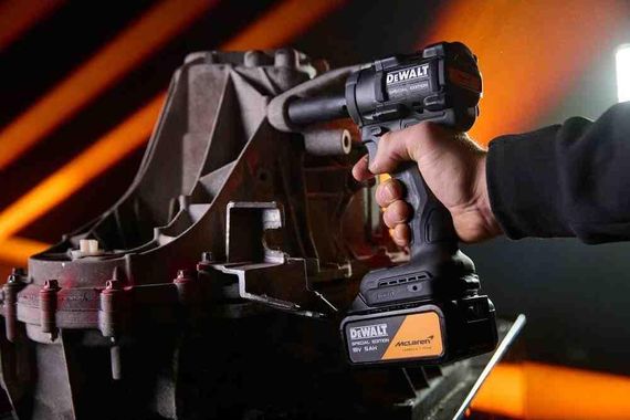 Гайковёрт ударный аккумуляторный бесщёточный McLaren F1 TEAM SPECIAL EDITION DeWALT DCF92MP2T | Зображення 9