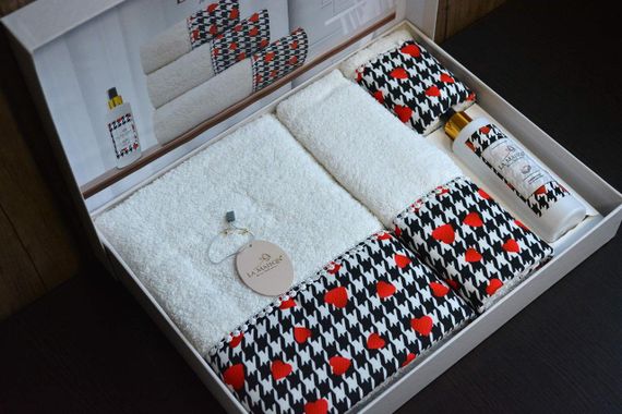 Подарунковий набір рушників La Maison, 3 шт. з ароматом Damian | Зображення 3