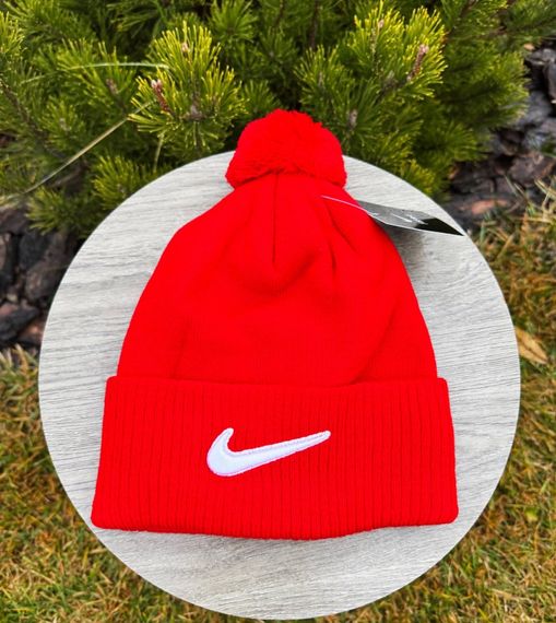 Шапка Nike червона