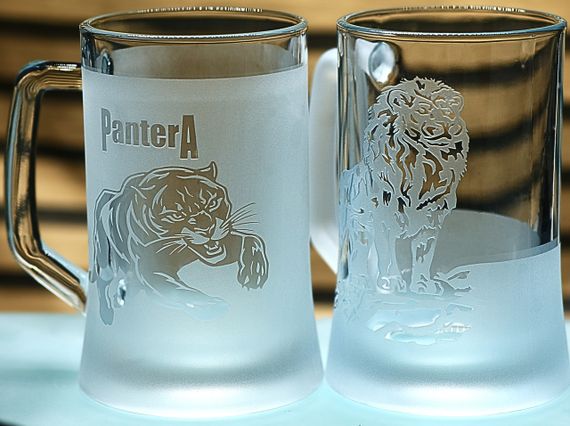 Набір пивних келихів 670 мл для пари Лев та Пантера  подарунок для закоханих  кухлі з гравіюванням  подарунок на річницю  весілля | Зображення 2