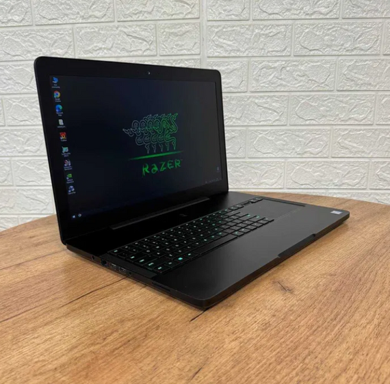 Ноутбук Razer Blade 17 RZ09-0220 120Hz i7 7700HQ 16Gb SSD 500Gb GTX 1060 Б/В | Зображення 1