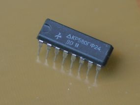 КР580ГФ24 (Intel 8224)  генератор тактовых імпульсів DIP-16
