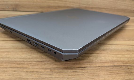 Мобільна робоча станція Б-клас HP zBook 15 G6 / 15.6" (1920x1080) IPS / Intel Core i7-9850H (6 (12) ядер по 2.6 - 4.6 GHz) / 16 GB DDR4 / 256 GB SSD / nVidia Quadro T2000, 4 GB GDDR5, 128-bit / Fingerprint / WebCam / Windows  б/в + Подарунок Миша / USB | Зображення 4