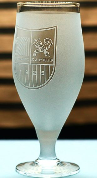 Пивний келих 500 мл ФК Металіст  на ніжці з гравіюванням  подарунок кружка фанату футболу | Зображення 2