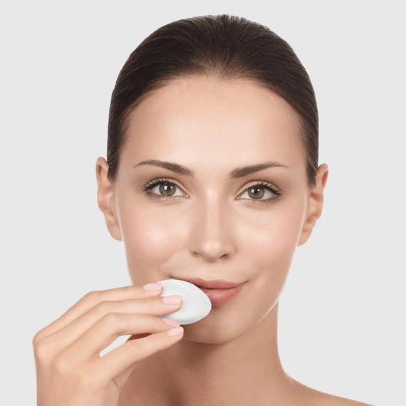 Пристрій для збільшення обʼєму губ GESKE Lip Volumizer&Booster 4в1 Small white, Білий | Зображення 3