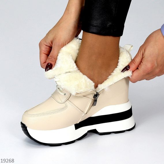 Молодіжні бежеві зимові снікерси на платформі танкетці