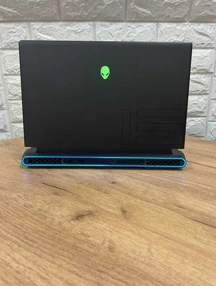 Ноутбук Dell Alienware m15 R7 15,6" 360Hz i9 12900H 32Gb SSD 1Tb RTX 3080 Б/В | Зображення 3